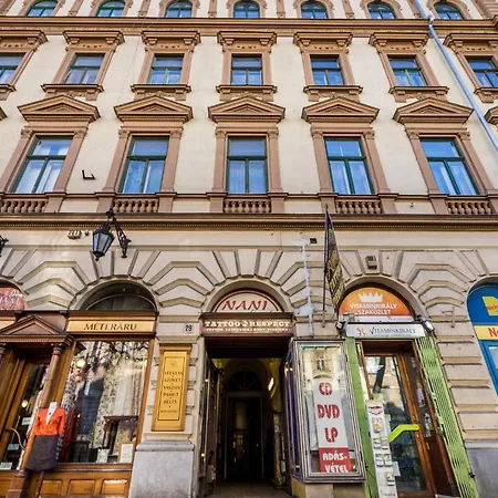 Bpr Esteve Sqr With A/c Apartamento